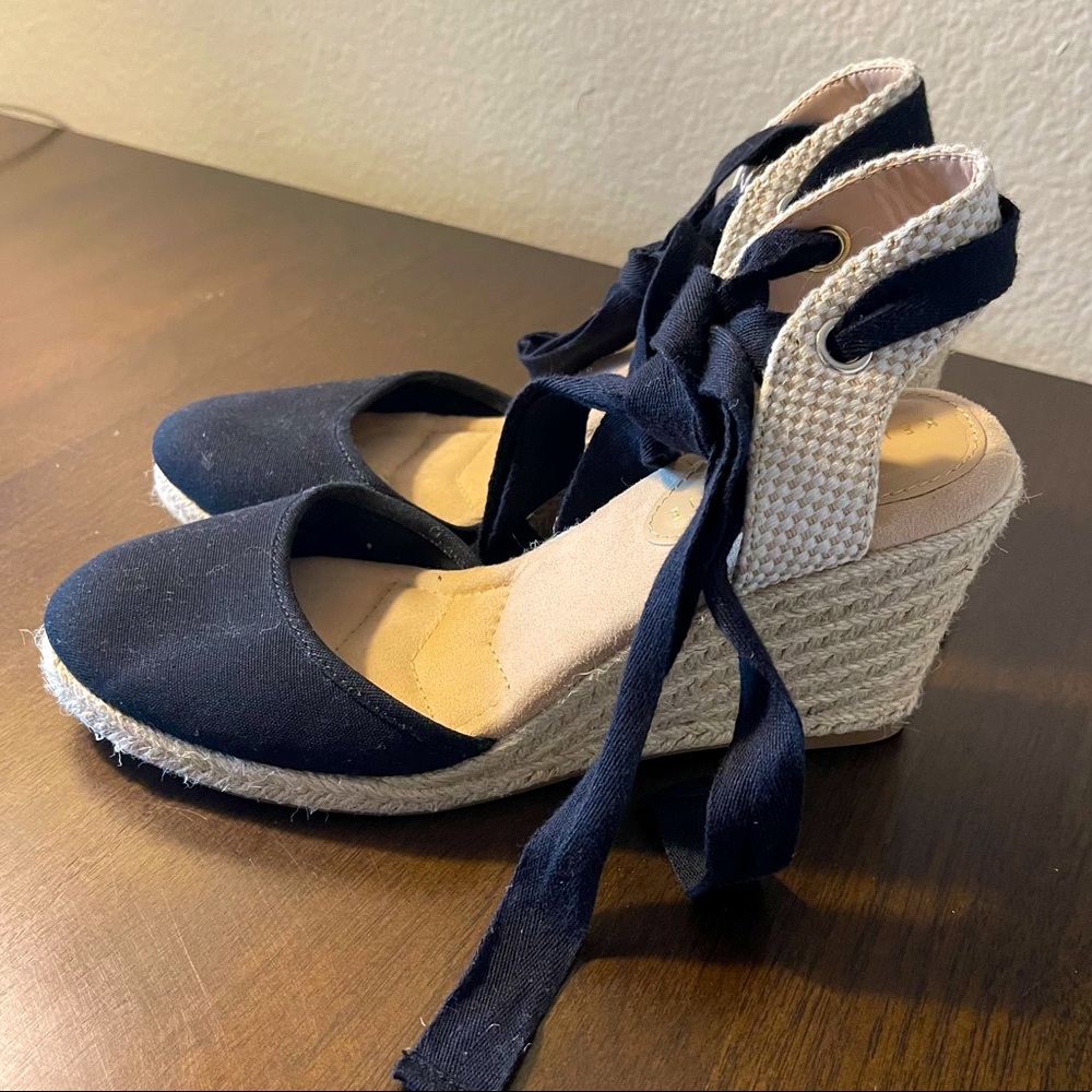 Size 8 Kelly & Katie espadrilles